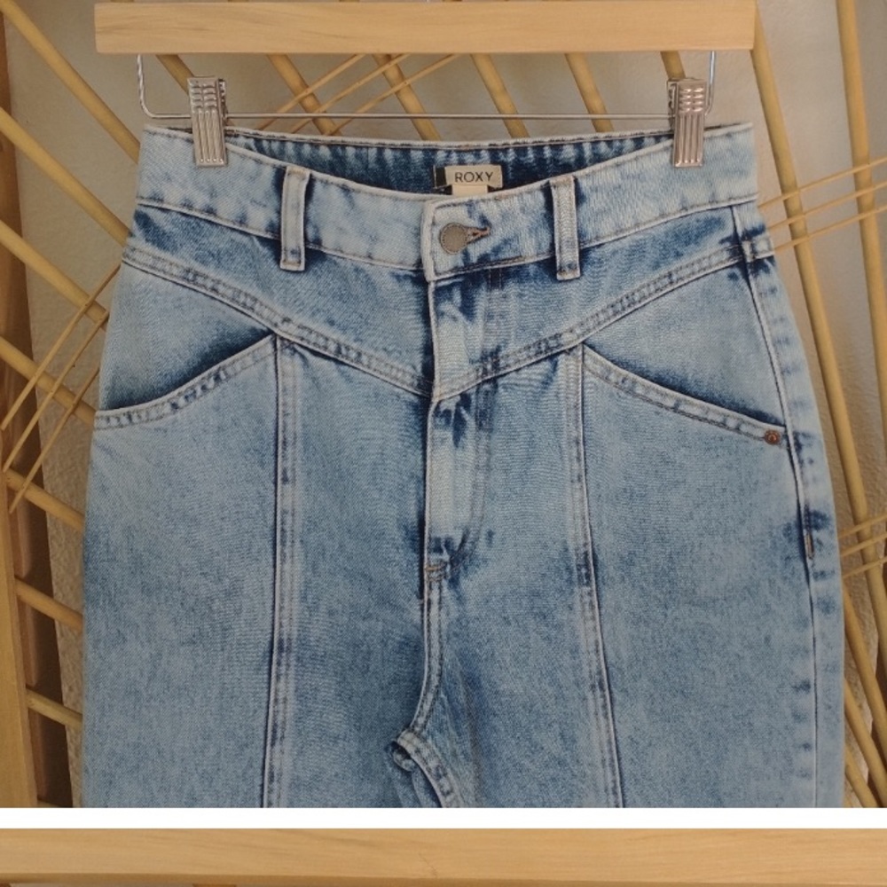 Roxy World Wide Woman Mom Fit Jeans, High Waist / Size 27 - Picture 5 of 12